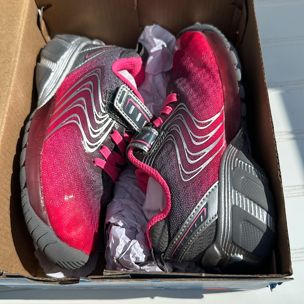 Stride Rite sneakers size 9.5 style is SRLights‎ lux pink.